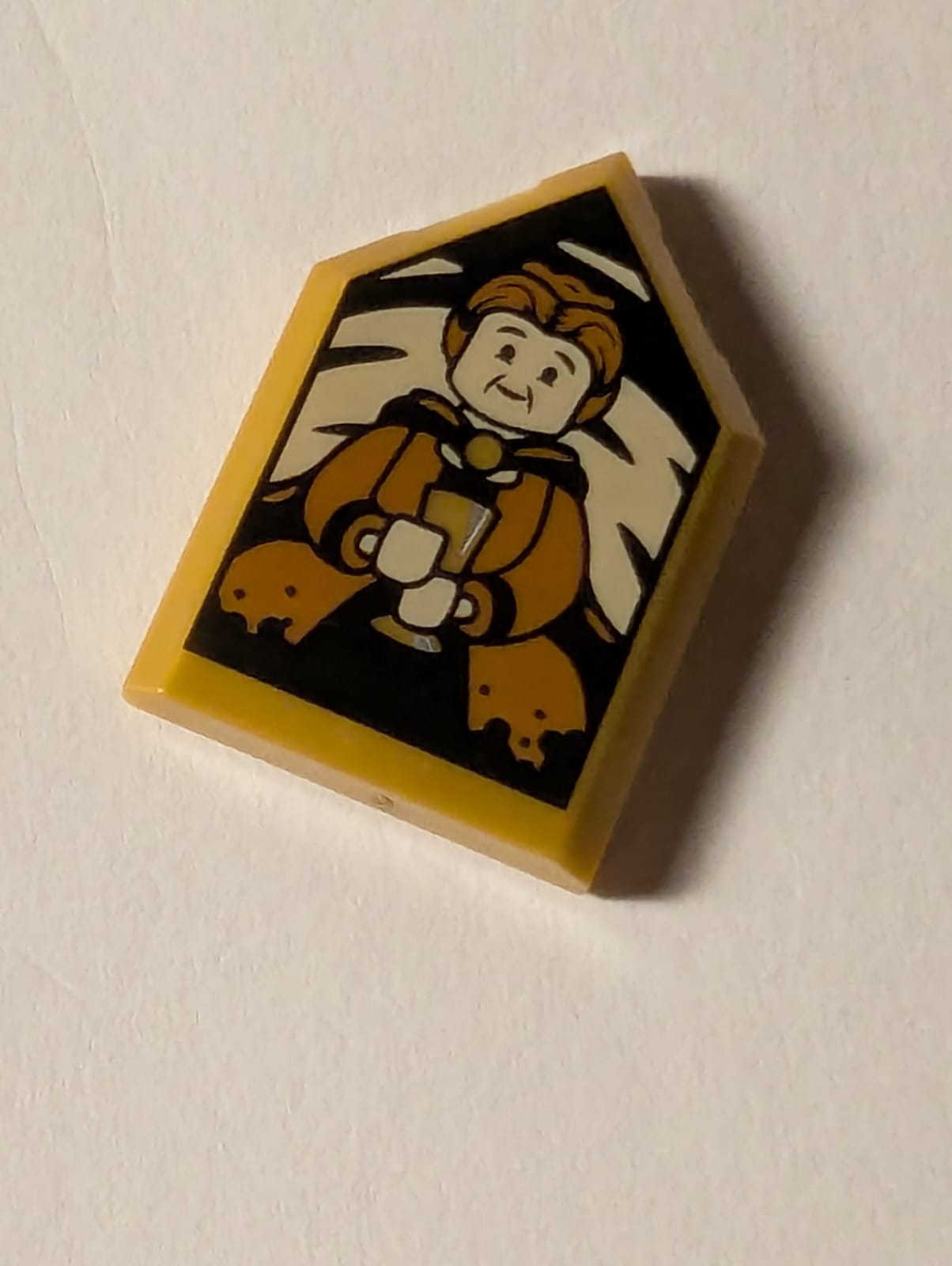 NEU Fliese, modifiziert 2 x 3 pentagonal mit HP-Porträt - Helga Hufflepuff pearlgold