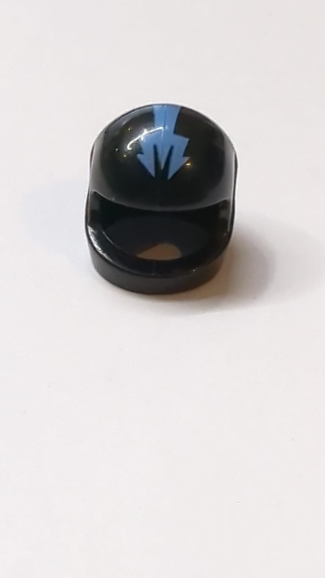 Minifigur, Kopfbedeckung Helm Motorrad „Standard“ mit mittelblauem Dreizackmuster „Aquaraiders II“ schwarz