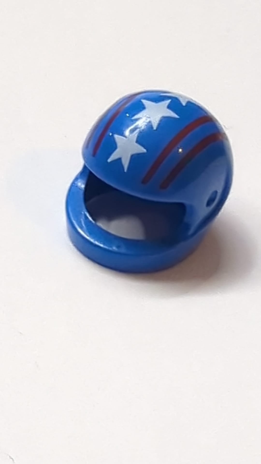 Minifigur, Kopfbedeckung Motorradhelm „Standard“ mit rotem Linien- und weißem Sternenmuster blau