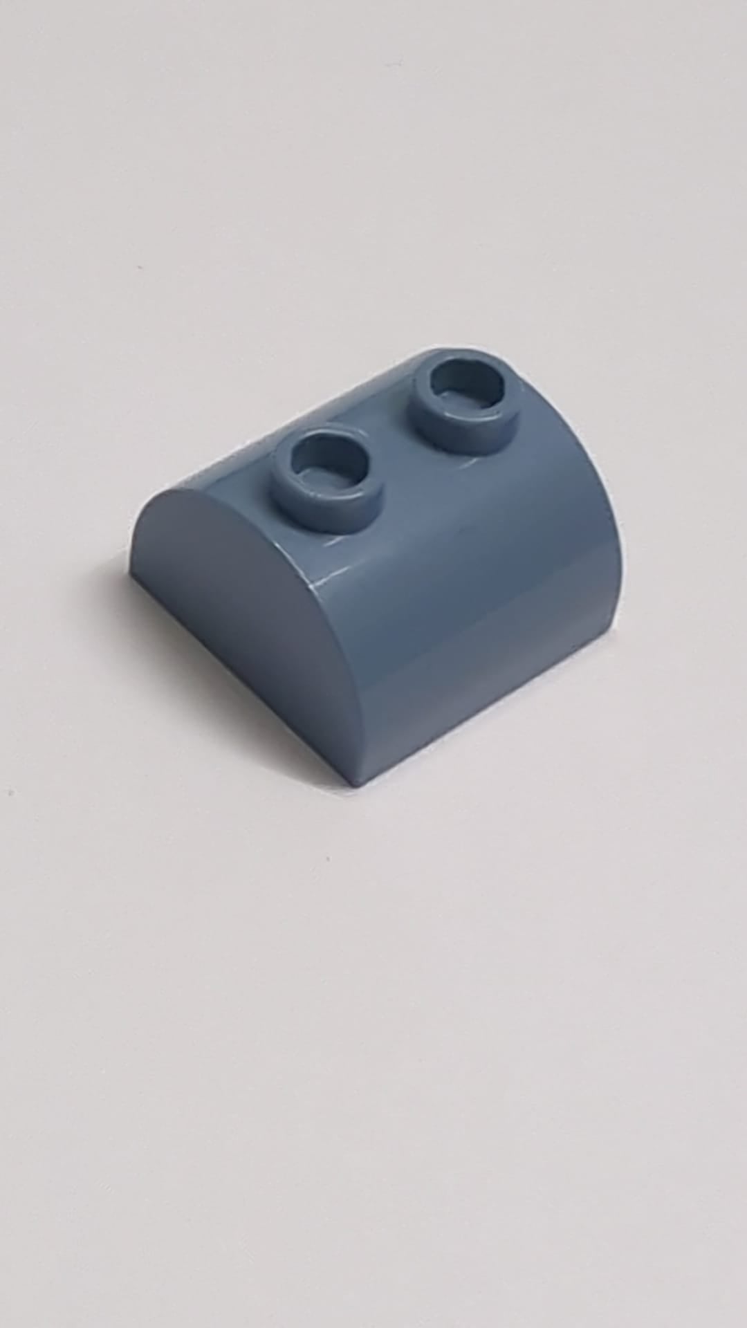 2x2 Schräge, gebogene Doppelkonstruktion mit 2 Hohlprofilen sandblau