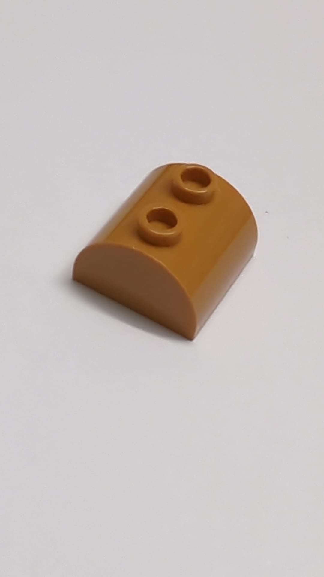 Schräge, gebogene 2x2 Doppelkonstruktion mit 2 Hohlprofilen hellbraun nougat