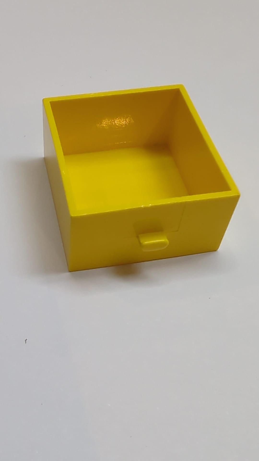 Hauswirtschaftsschrank 4x4x4 Schubladen gelb