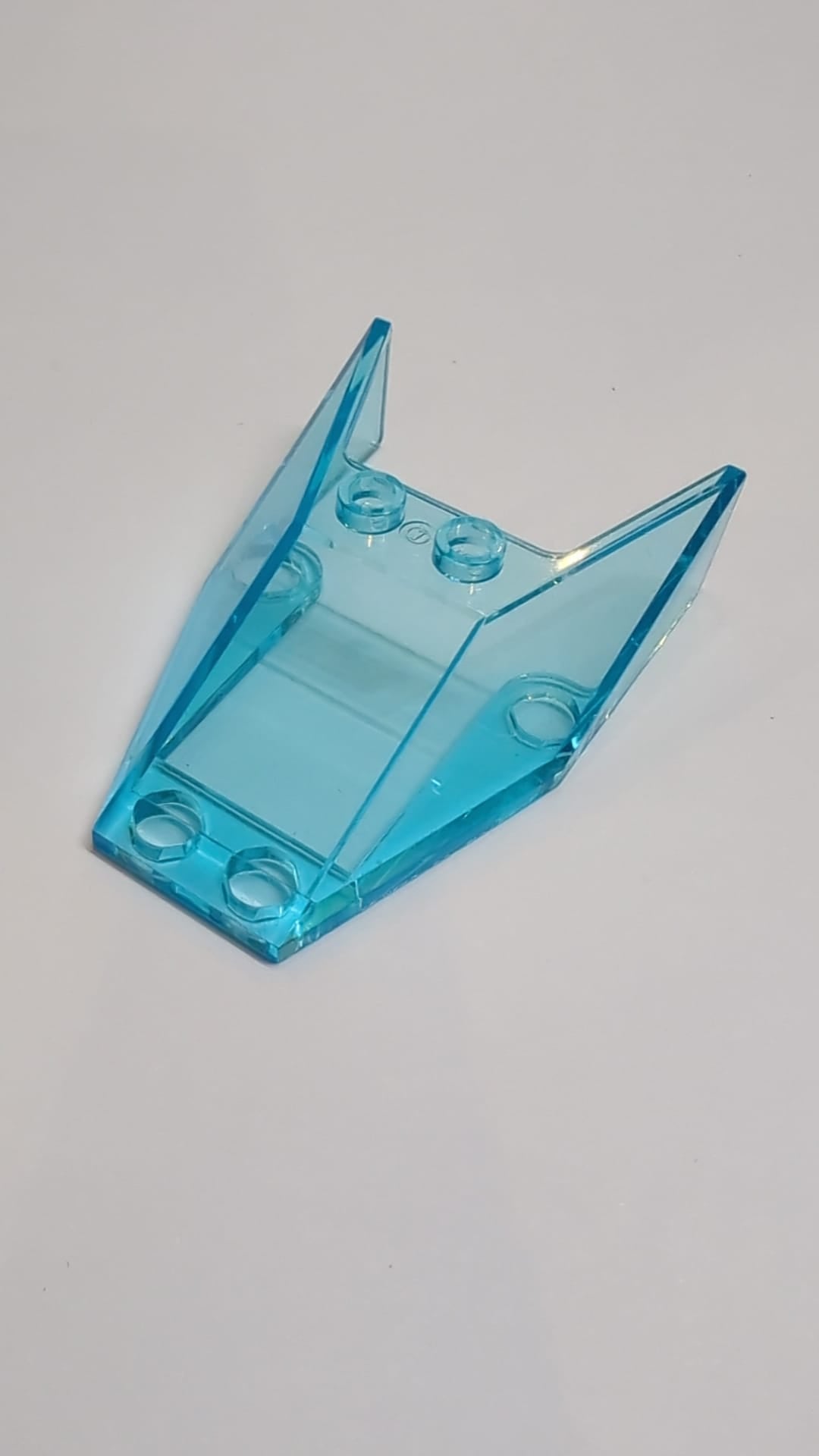 6x4x1 1/3 Windschutzscheibe mit Bodentaschen und hohlen Bolzen transparent hellblau