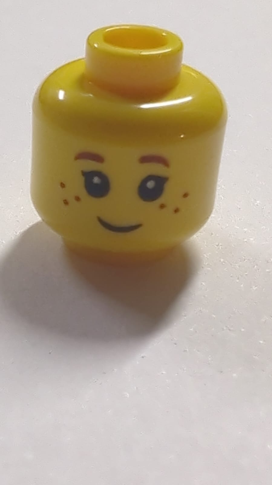 NEU Minifigur, Kopf Kind Schwarz Wimpern, Braune Augenbrauen, Sommersprossenmuster gelb