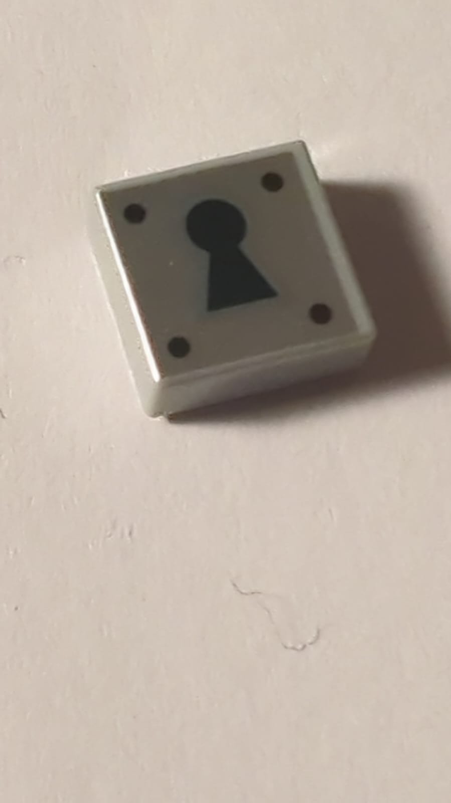 NEU Tile 1 x 1 with Groove with Black Keyhole and 4 Dots on Silver Background Pattern neuhellgrau light bluish gray