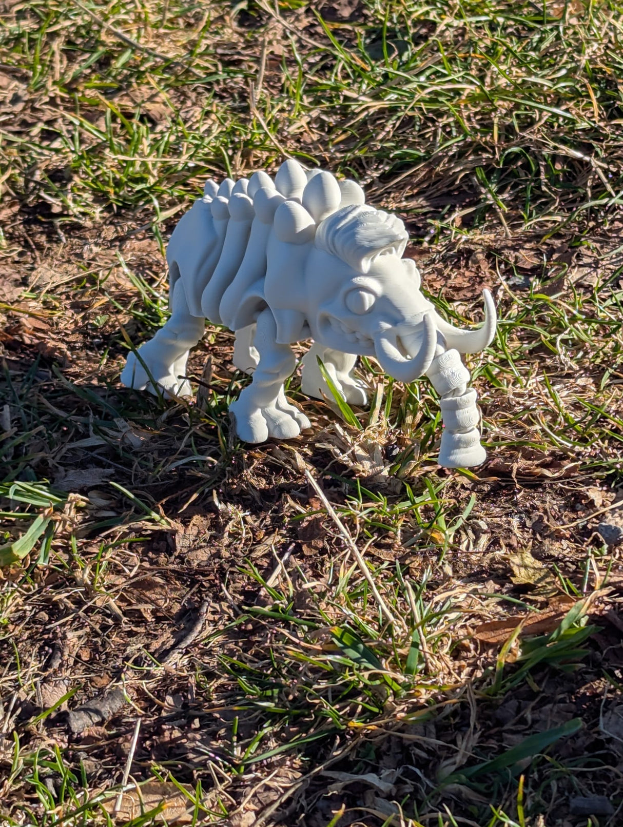 Flexibles Mammut Skelett es kann liegen und stehen 3D knochenweiß