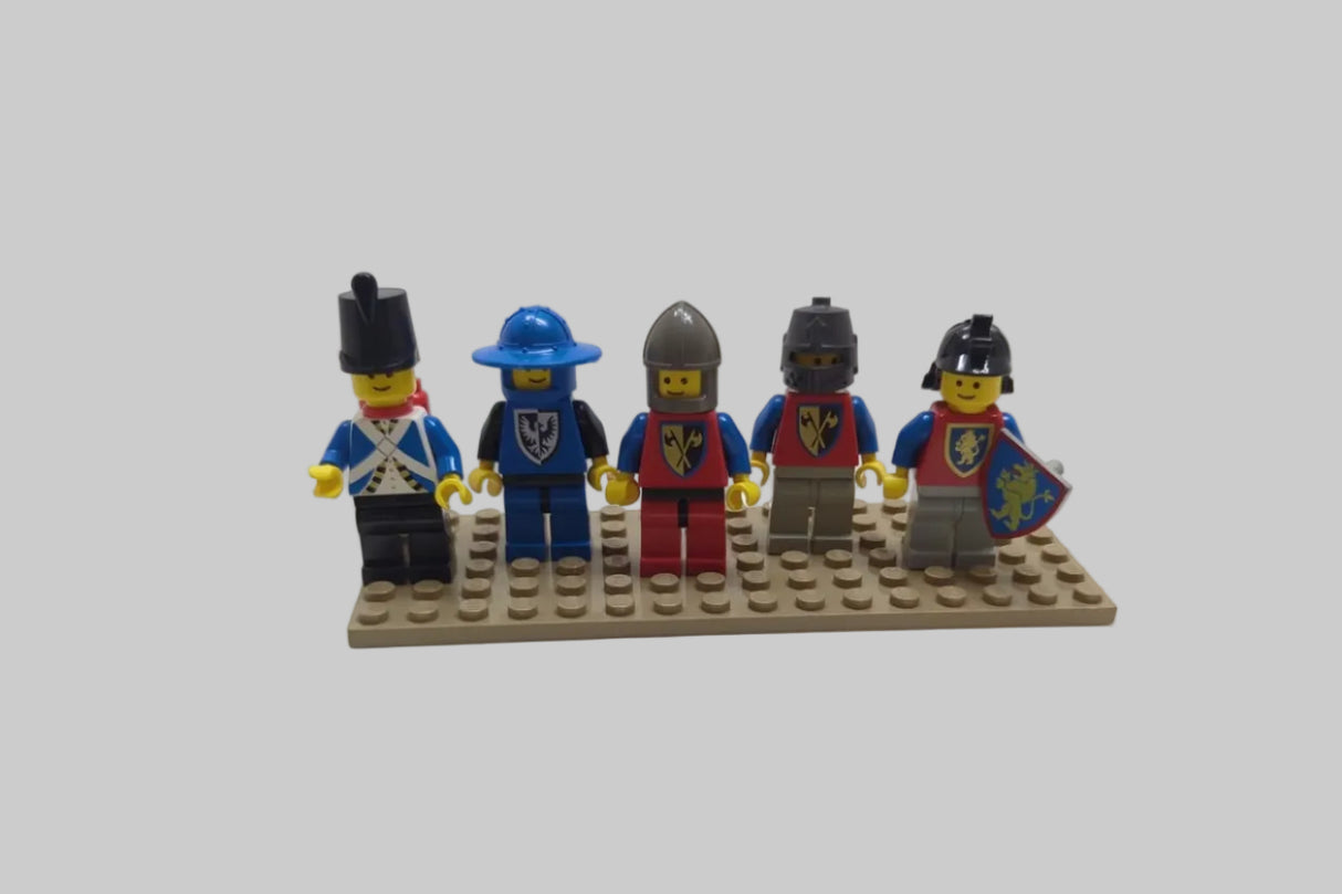 Bunte Tüte mit diesen 5 Minifiguren aus dem Bereich Castle cas09