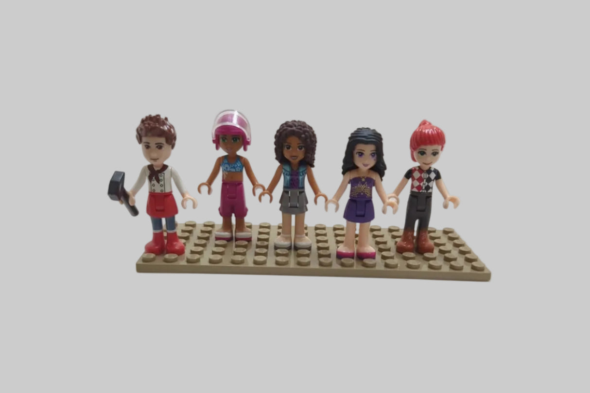 Bunte Tüte mit diesen 5 Minifiguren aus dem Bereich Friends frnd25