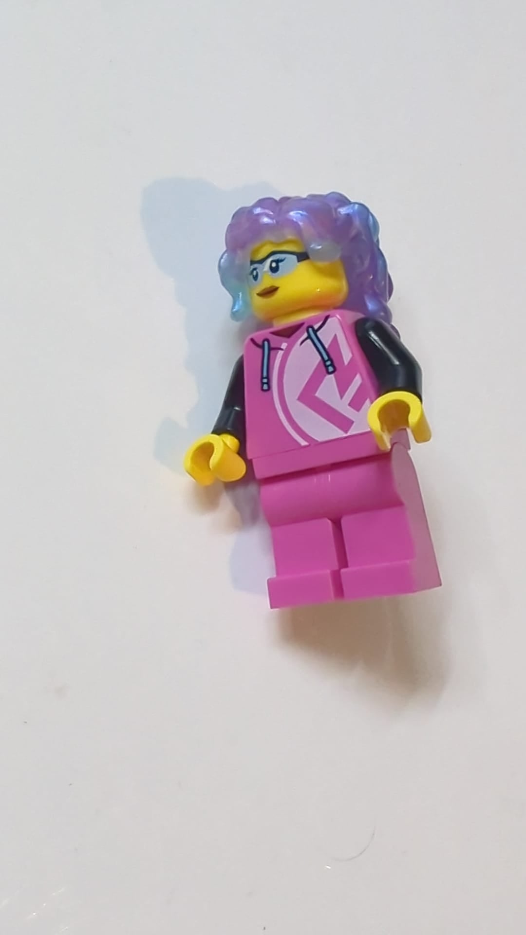 NEU Minifigur Mädchen, pink mit transparenten Haaren