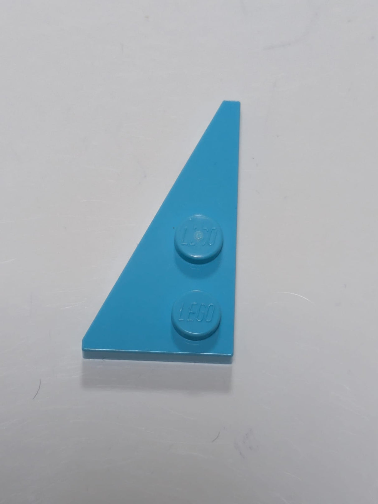 4x2 Keil, Platte links, spitz azur (medium)