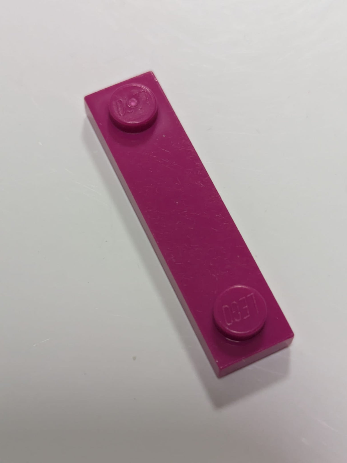 1x4 modifizierte Fliese mit Nut mit 2 Noppen außen magenta