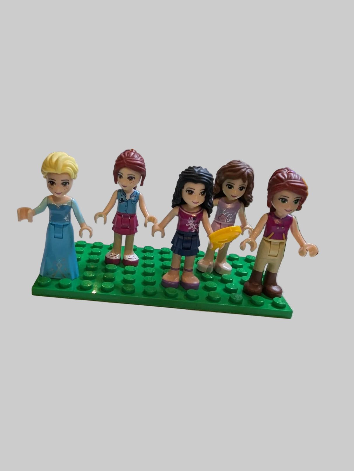 Bunte Tüte mit diesen 5 Minifiguren aus dem Bereich Friends frnd27