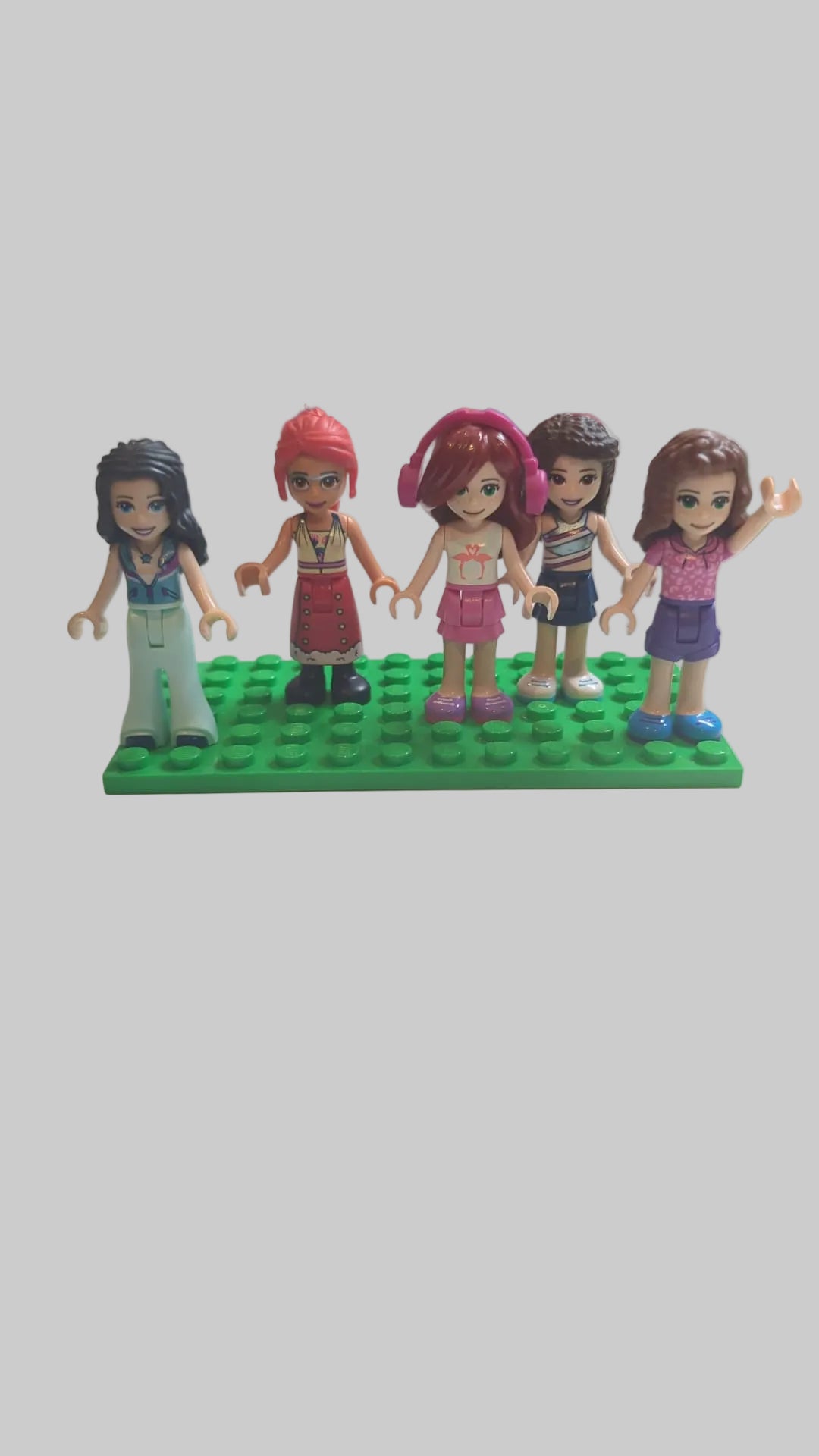 Bunte Tüte mit diesen 5 Minifiguren aus dem Bereich Friends frnd34