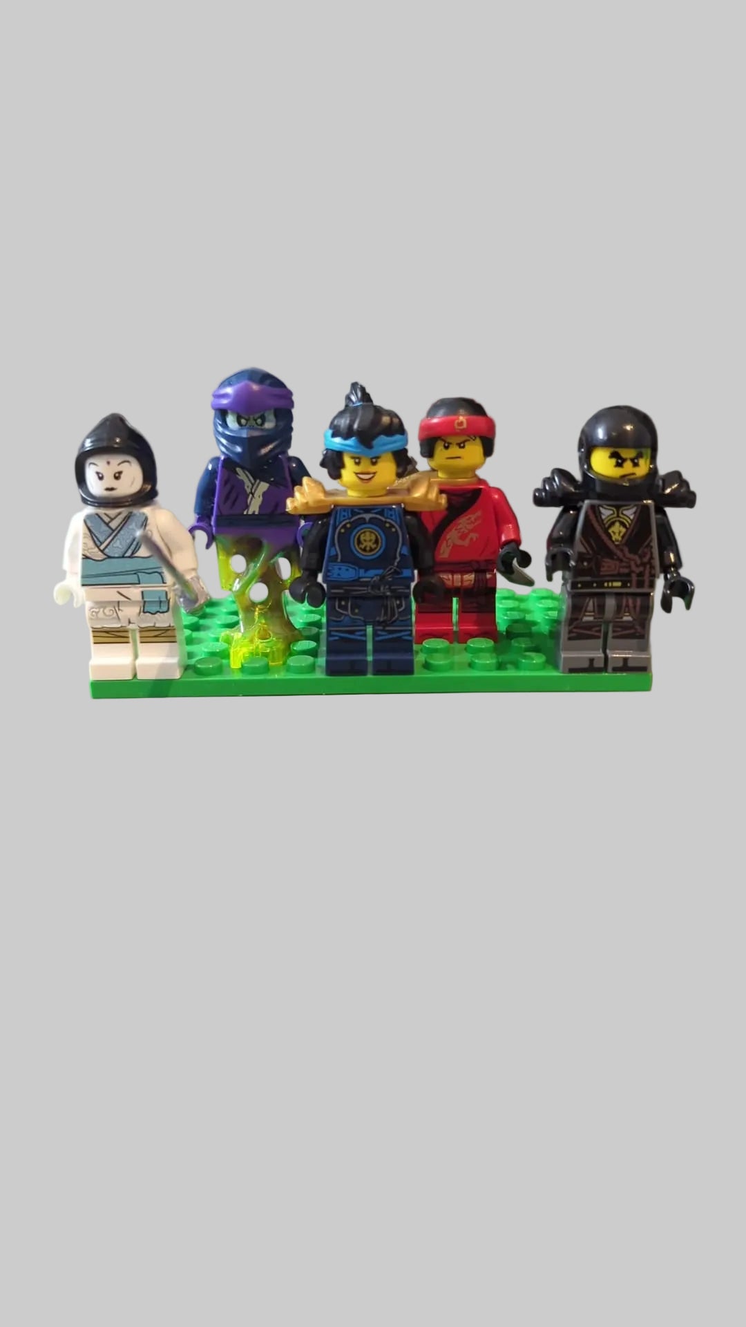 Bunte Tüte mit diesen 5 Minifiguren aus dem Bereich Ninjago njo15