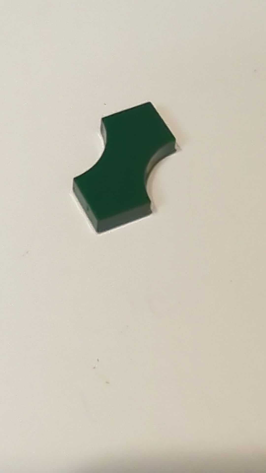NEU 2 x 2 Fliese, modifiziert mit zwei abgerundeten 1 x 1-Ausschnitten (Doppelpfeil) dunkelgrün