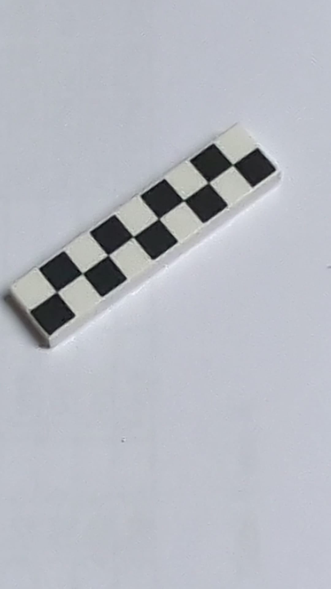 NEU 1x4 Fliese mit schwarzem Schachbrettmuster weiß