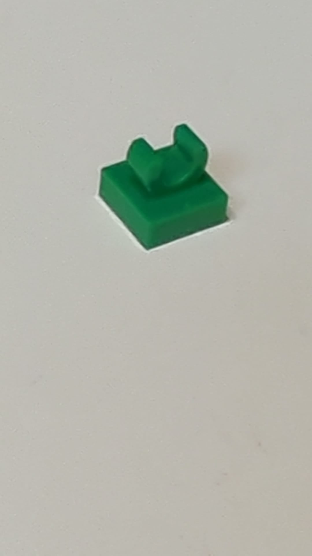 NEU 1 x 1 Fliese, modifiziert mit offenem O-Clip grün