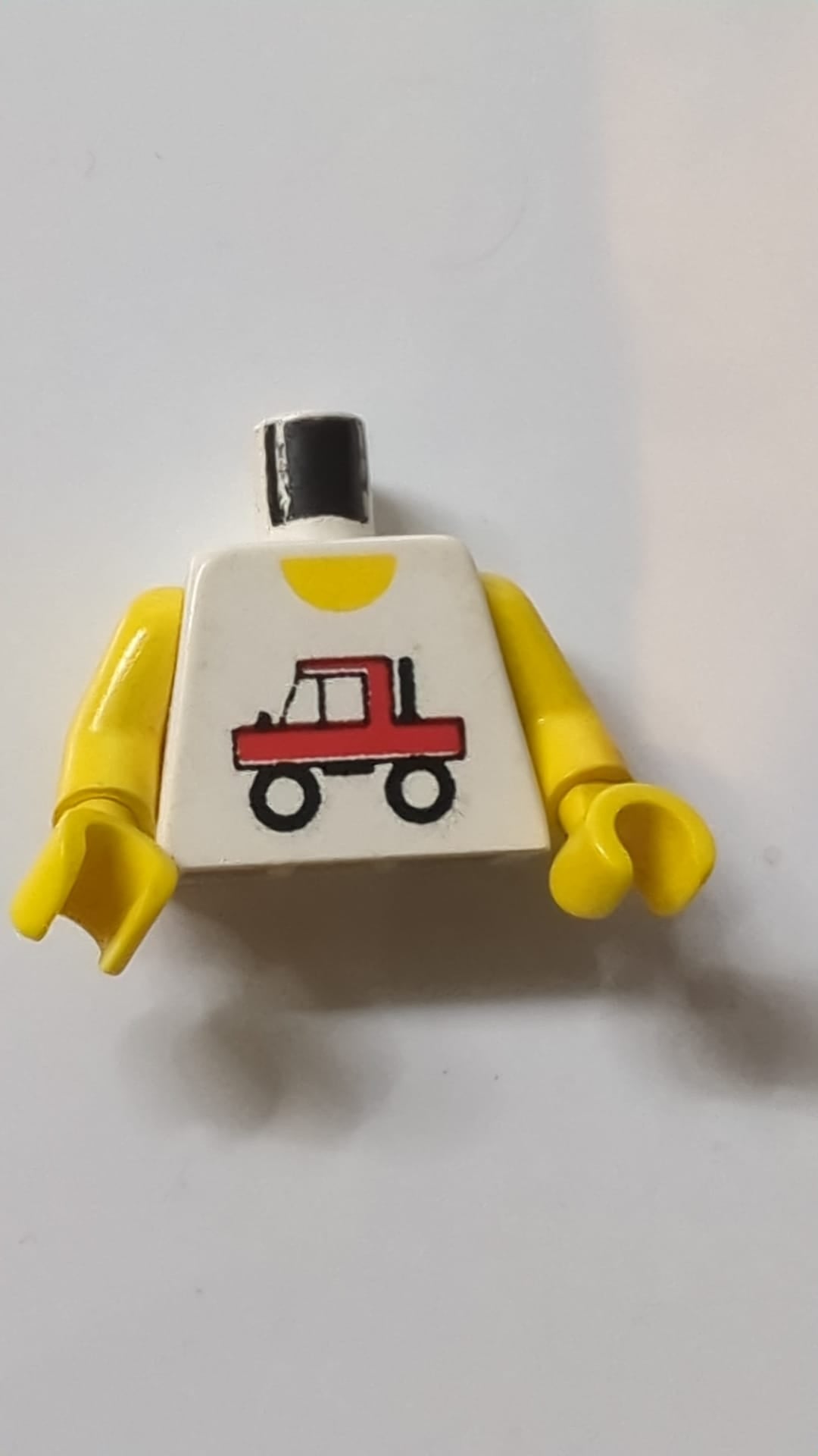 Torso Town Trucker Rotes LKW-Logo-Muster / Gelbe Arme / Gelbe Hände weiß