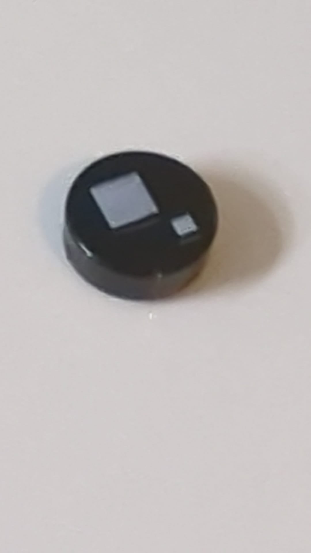 1x1 Fliese rund mit 2 weißen Quadraten Muster "BrickHeadz Standard Eye" schwarz