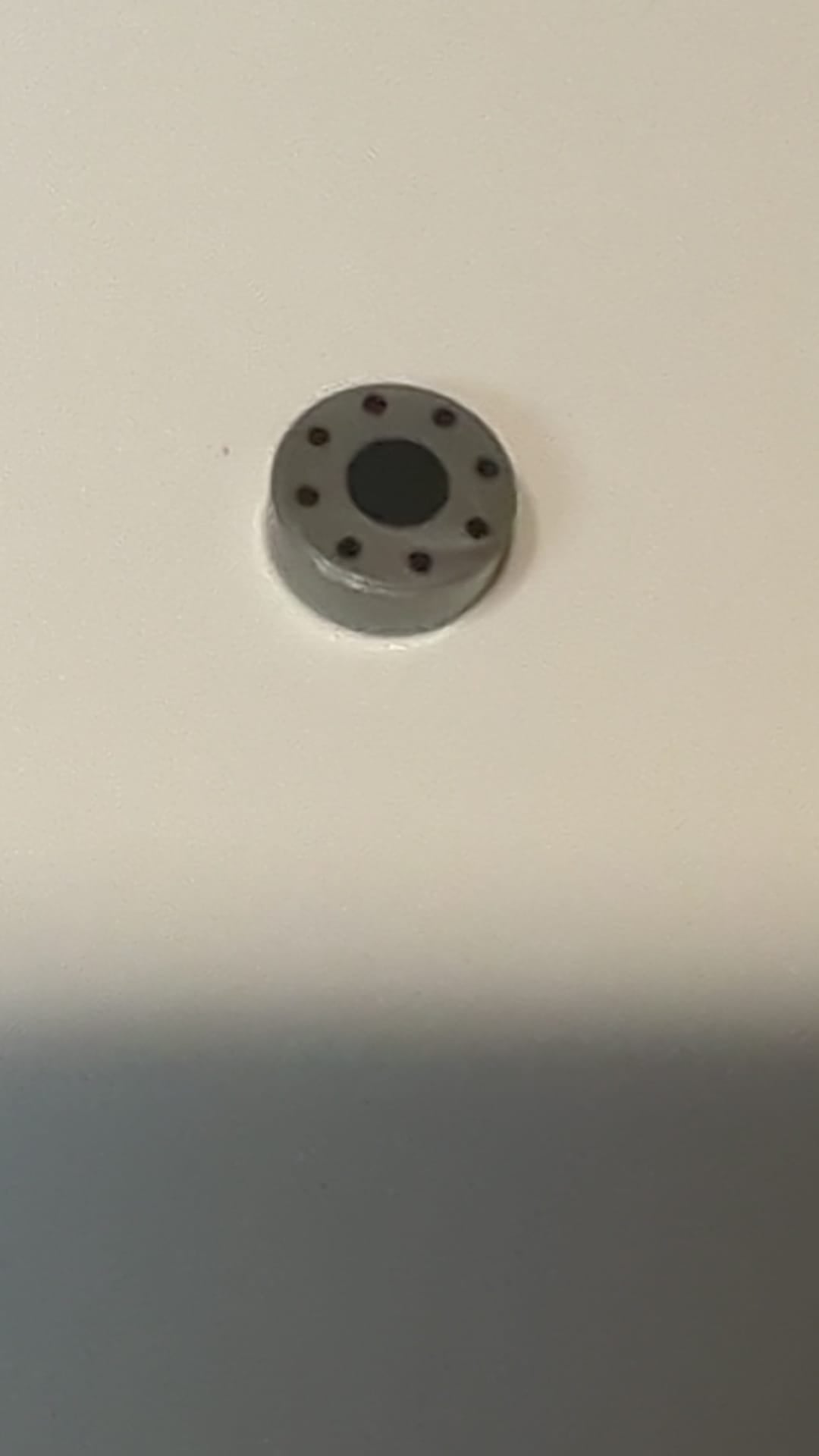 NEU 1 x 1 Fliese, rund, mit schwarzem Kreis in der Mitte und Muster aus 8 Punkten pearlsilber