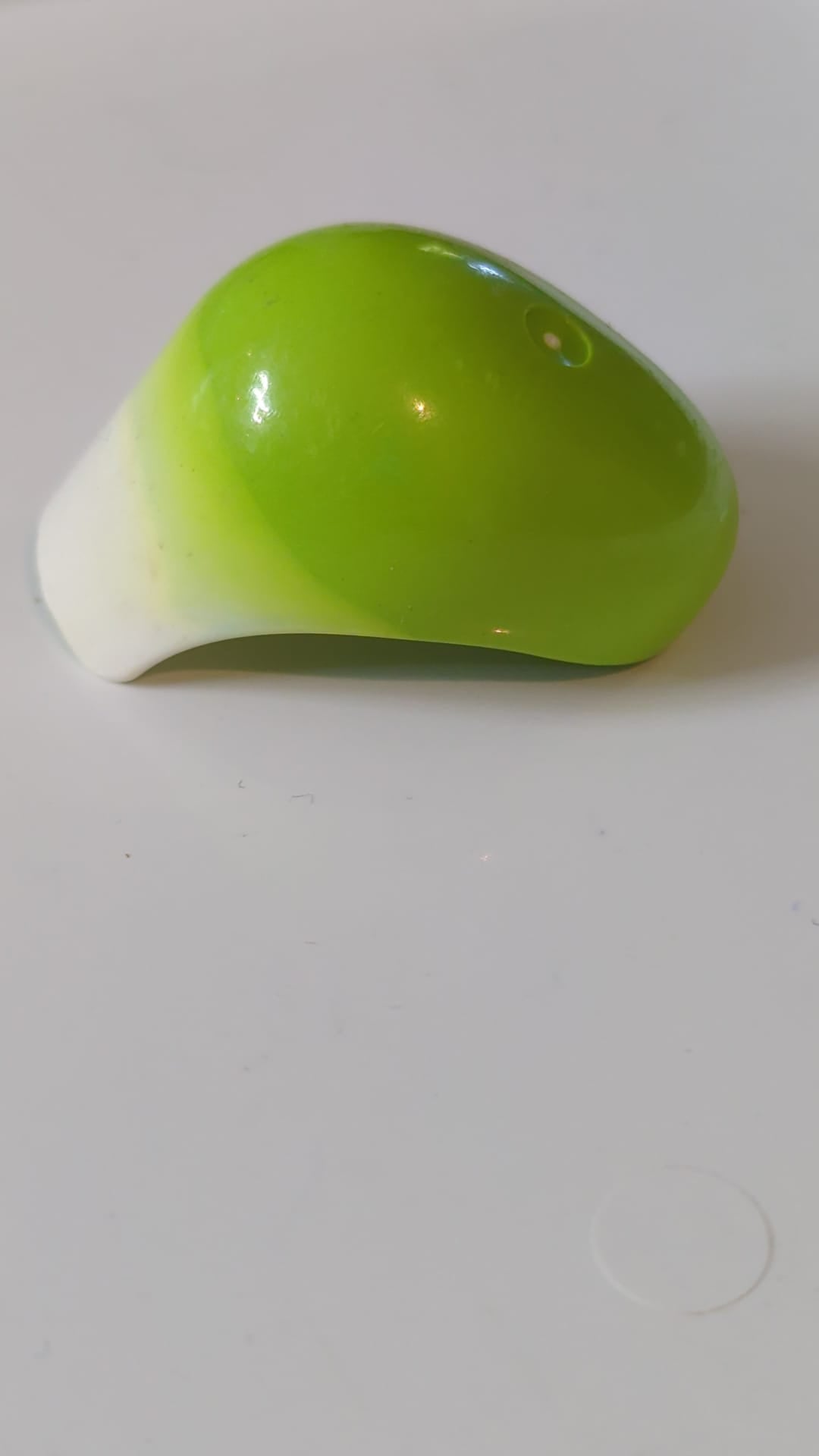 Bionicle-Kopfverbindungsstein (Toa Inika) mit weißem Marmormuster lindgrün