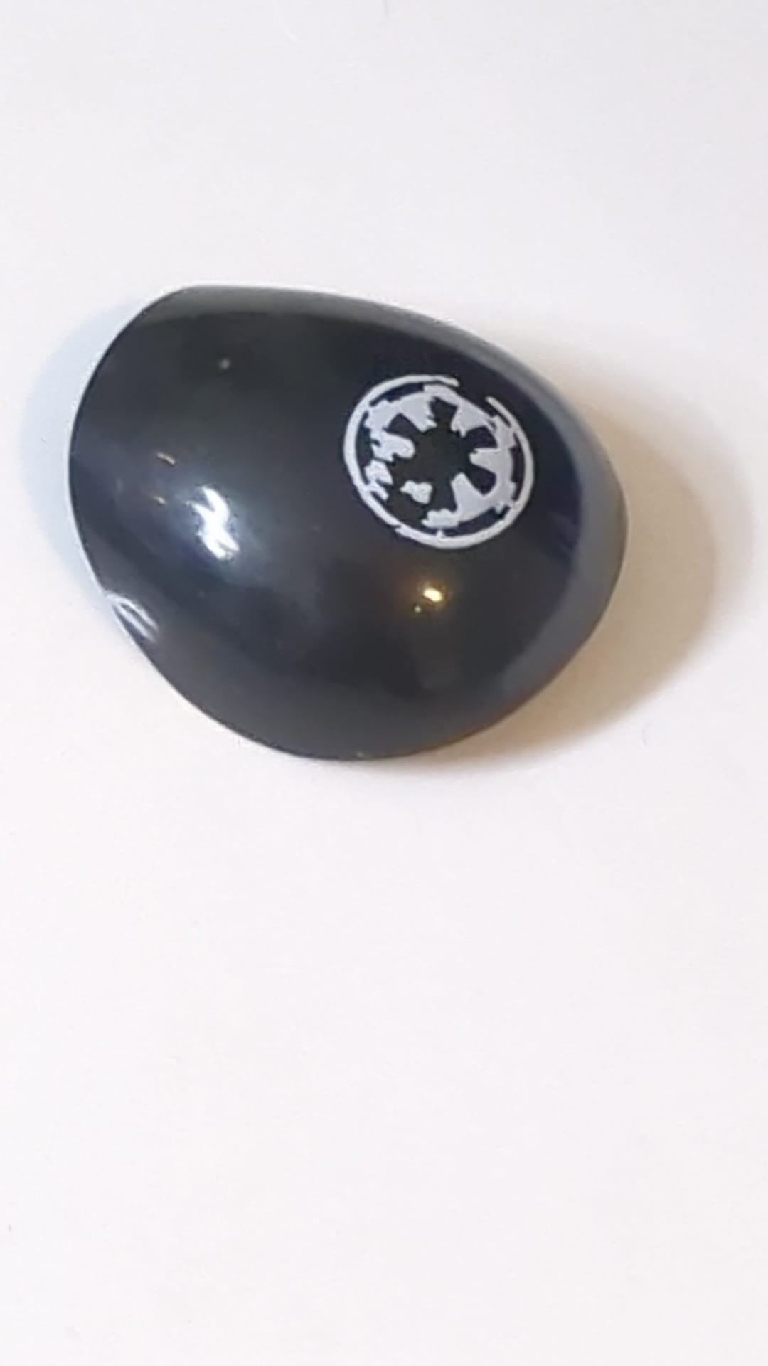 Große Figurenrüstung, rund, glatt mit verwittertem SW Imperial Logo-Muster schwarz