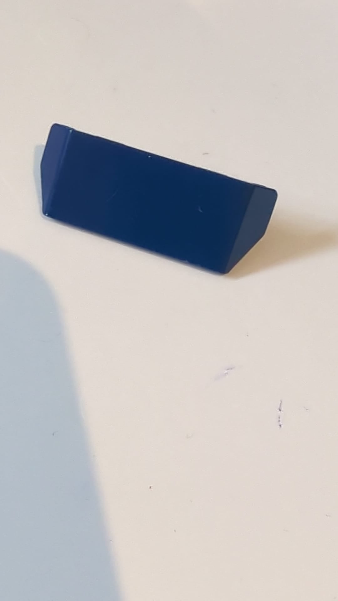Fahrzeug, Spoiler mit Bügelgriff dunkelblau