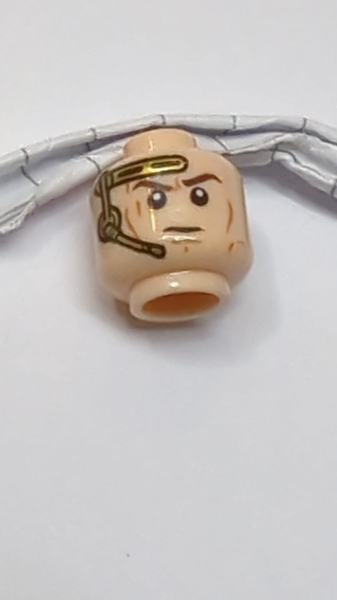 Minifigur, Kopf, doppelseitiges goldenes Headset, Lächeln / Entschlossenes Muster „SW Anakin“ hellnougat (fleischfarben)