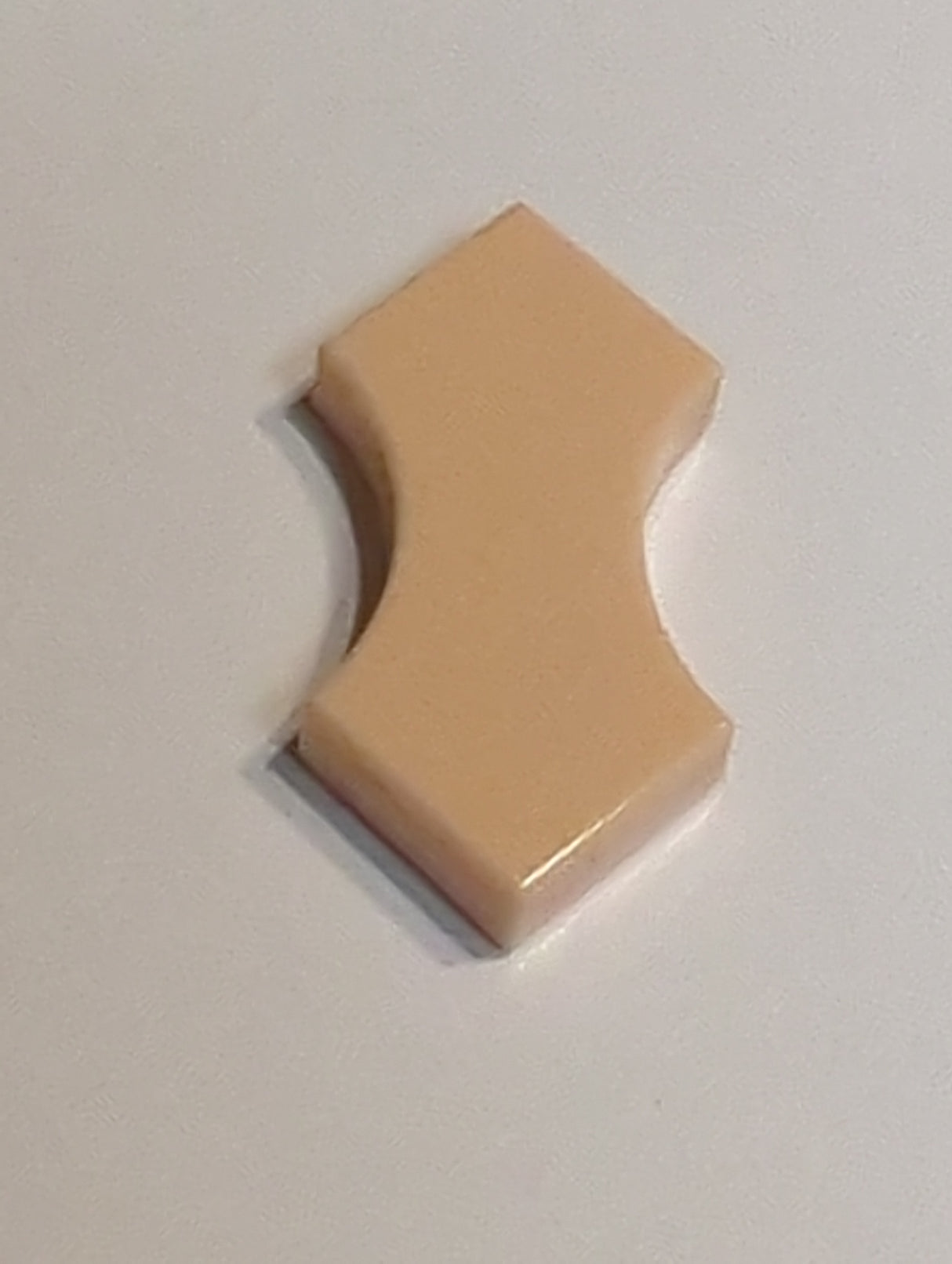 NEU Fliese, modifiziert 2 x 2 mit 2 gebogenen 1 x 1 Ausschnitten, Doppelpfeil nougat (hell)