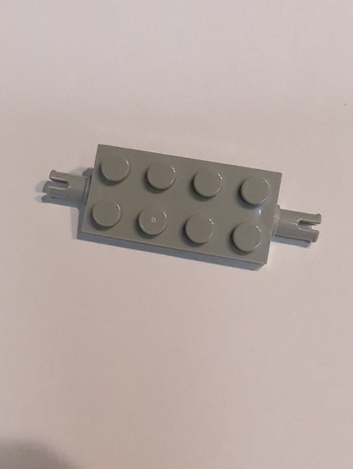 NEU Platte, modifiziert 2 x 4 mit Pins und dicken verstärkten Stützen neuhellgrau