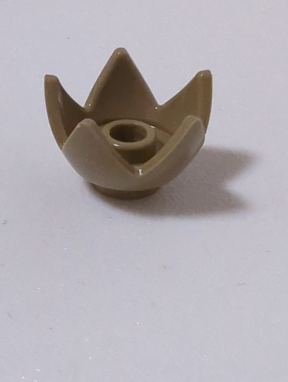 NEU Minifigur, Kopfverzierungen Krone Eierschale mit 5 Punkten und zentralen Noppen dunkelbeige