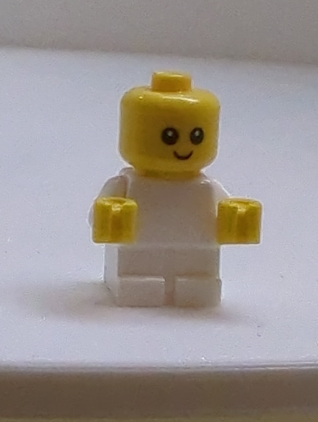 NEU Ninjago Minifigur Baby - weißer Body mit gelben Händen njo446