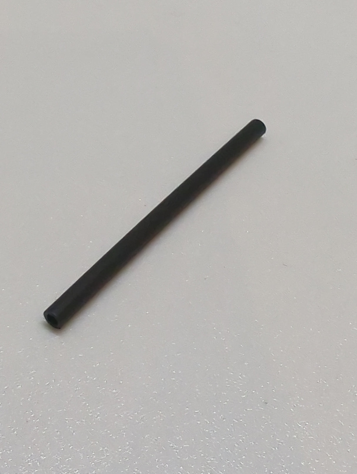 NEU Schlauch, starr 3 mm D. 7 L / 5,6 cm schwarz
