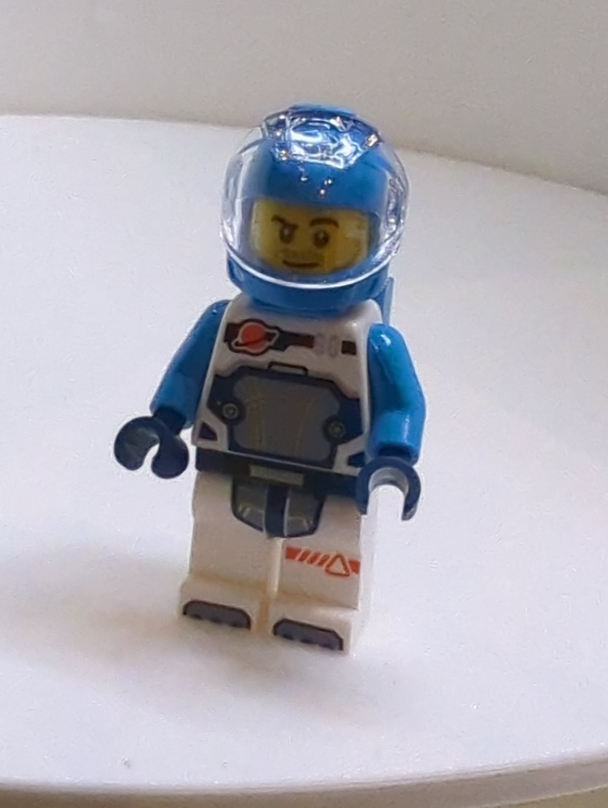 NEU City Minifigur Astronaut - weißer Raumanzug, dunkelazur Helm, Visier dunkelazur Jet Pack cty1729