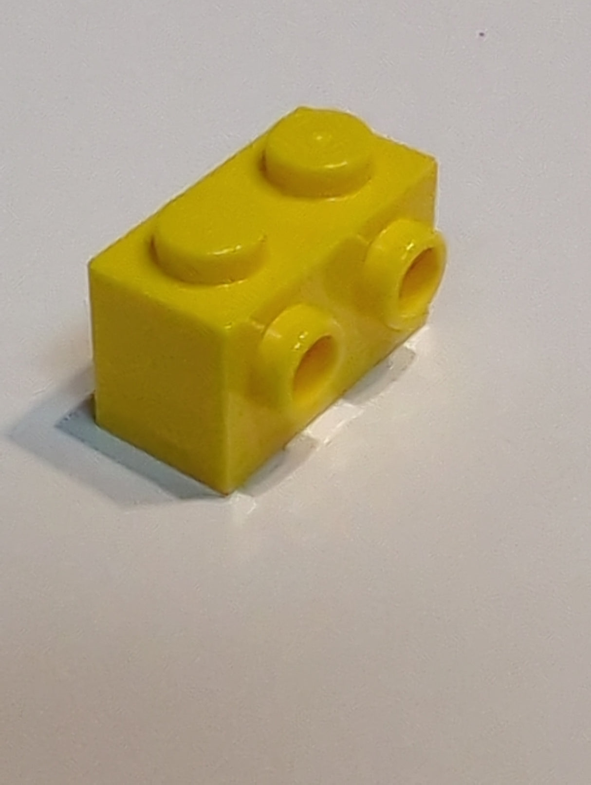 NEU Stein, modifiziert 1 x 2 mit Nieten an der Seite gelb