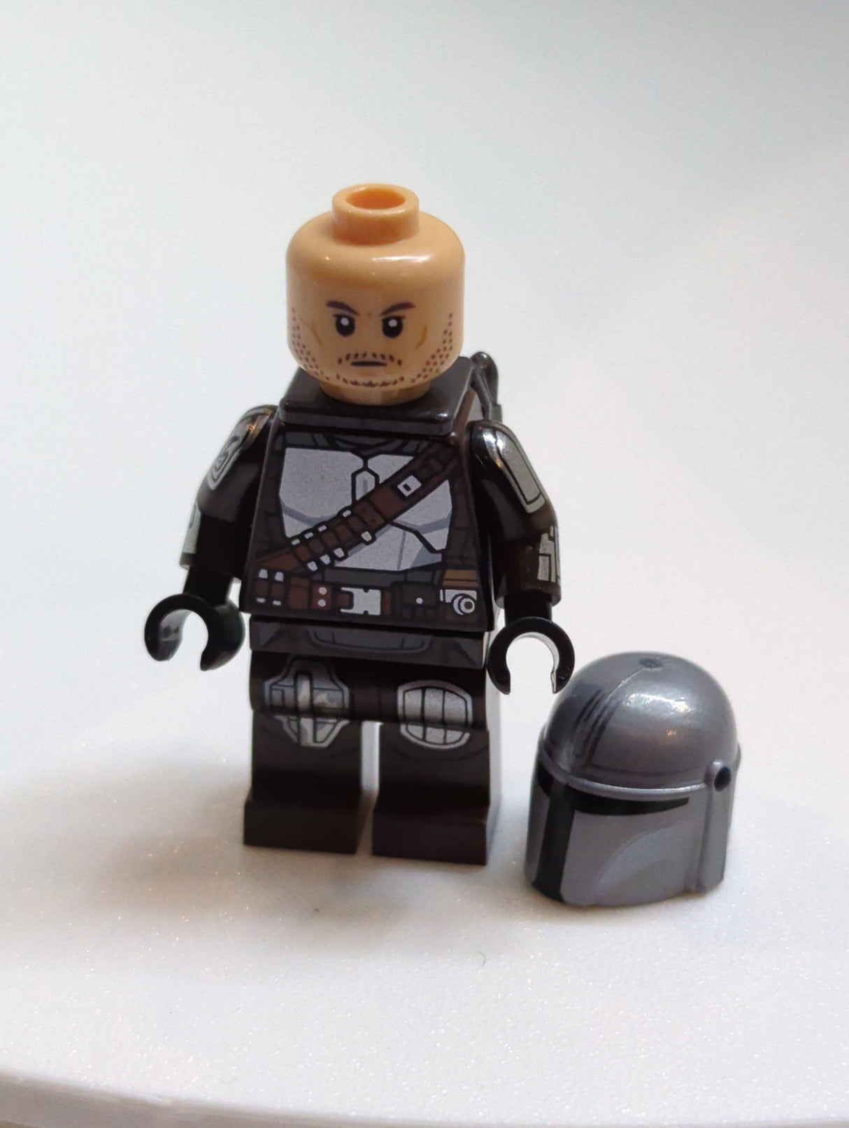 NEU Star Wars Minifigur The Mandalorian / Din Djarin / (Mando) - Silberne Beskar-Rüstung, Jetpack, Helm mit Top-Lines sw1258
