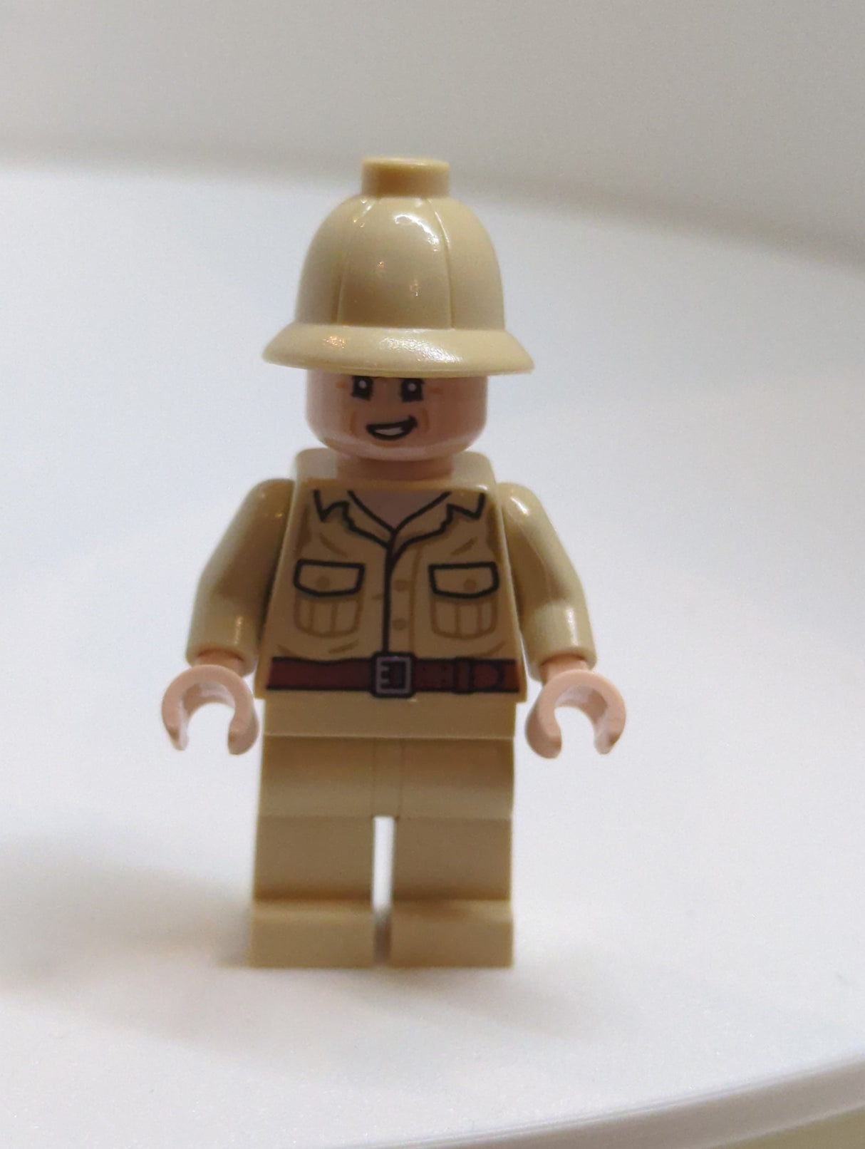NEU Indiana Jones Minifigur Rene Belloq - beige Jacke iaj053