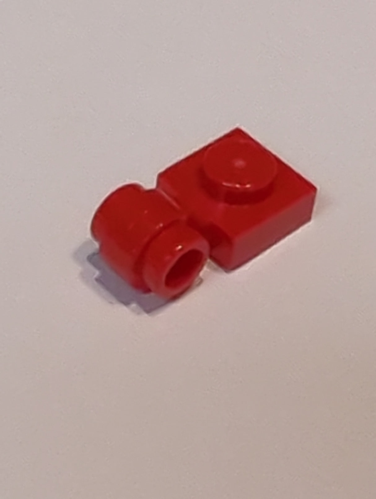 NEU Plate, Modified 1 x 1 with Light Attachment - Thick Ring rot red