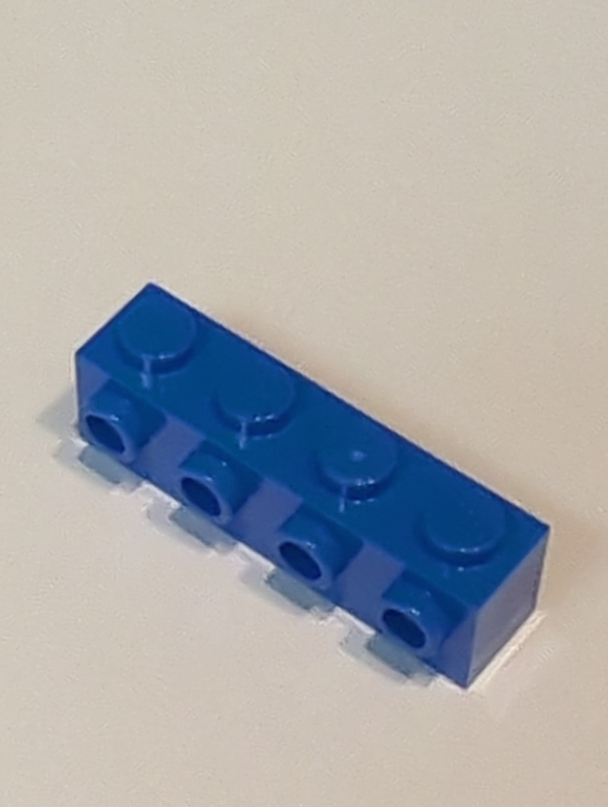 NEU Stein, modifiziert 1 x 4 mit Noppen an der Seite blau