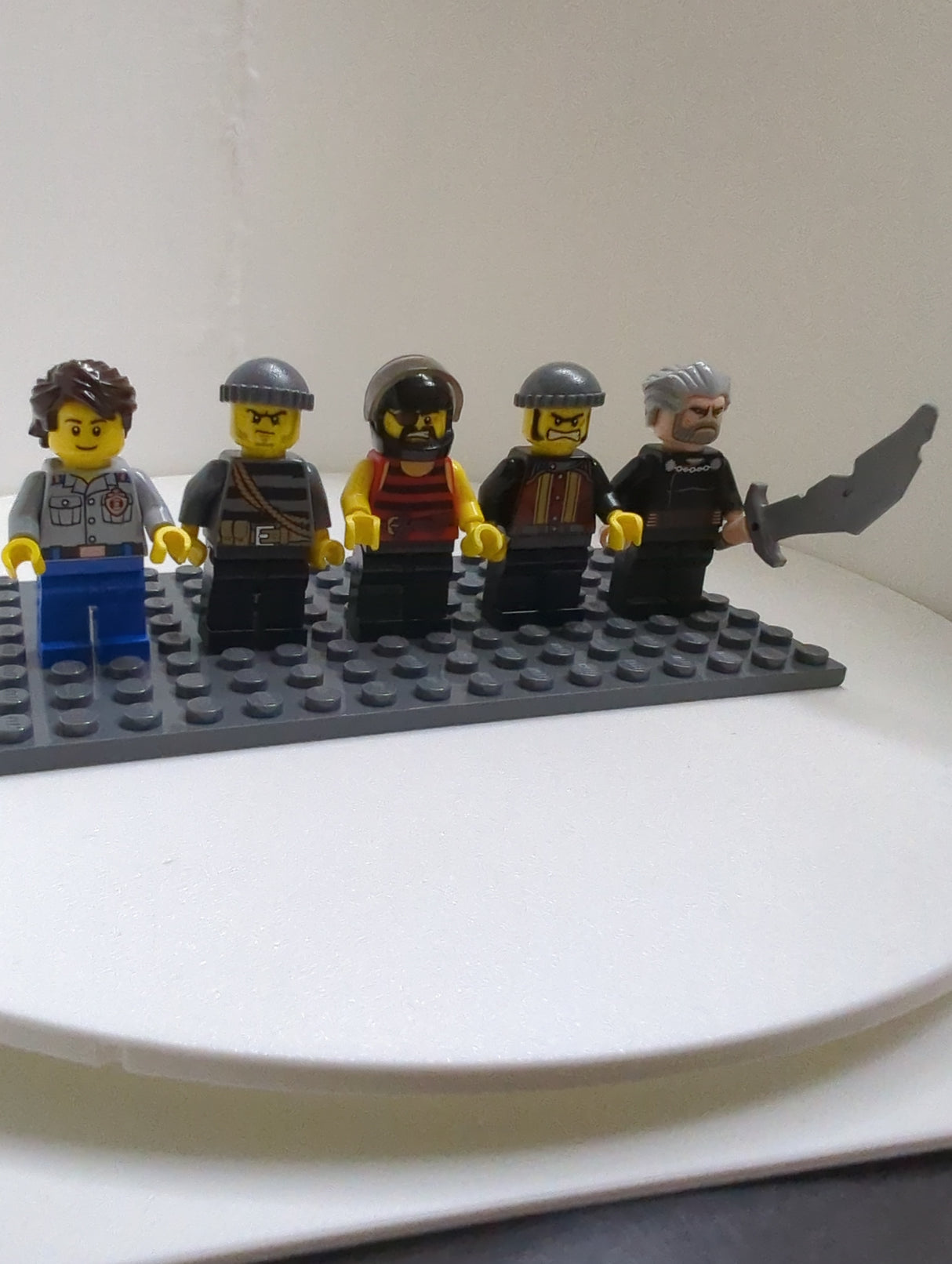 Bunte Tüte mit diesen 5 Minifiguren aus dem Bereich City cty77