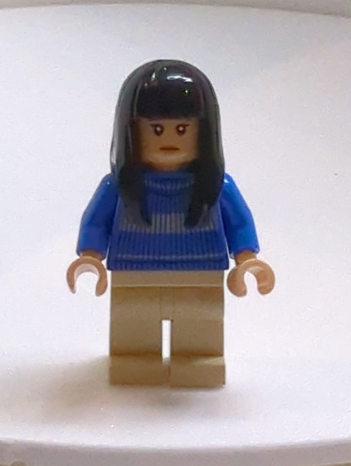 NEU Harry Potter Minifigur Cho Chang - blauer Ravenclaw Quidditch Sweater, Beine in beige hp402