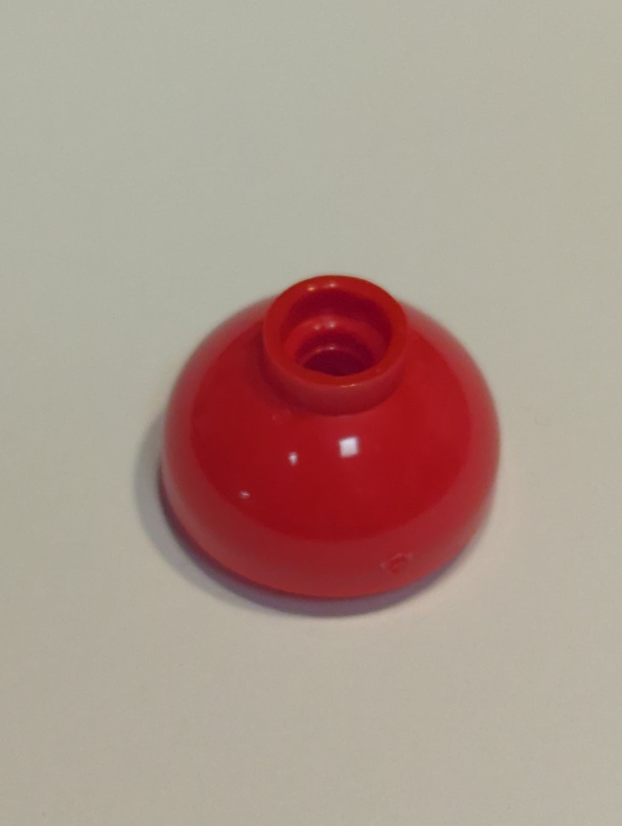 NEU Stein, rund 2 x 2 Kuppel Unterseite rot