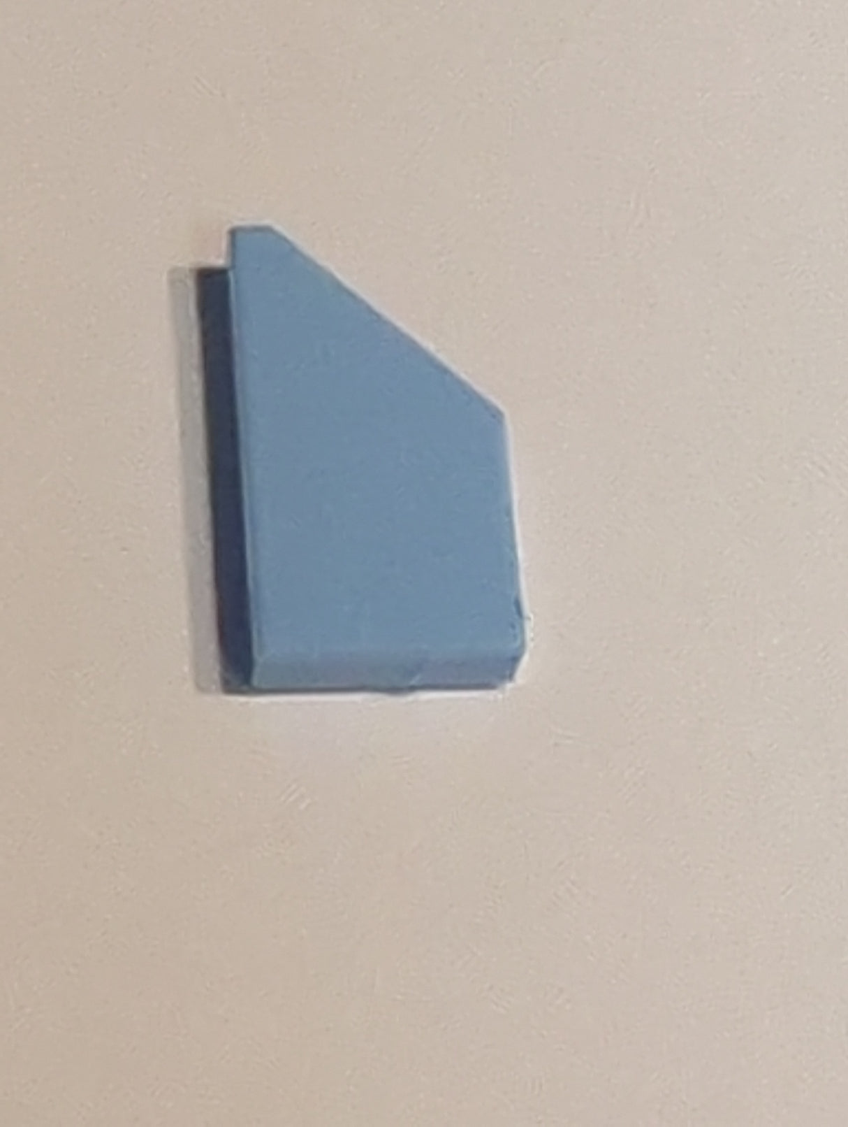 NEU Fliese, modifiziert 1 x 2 Keil rechts hellblau