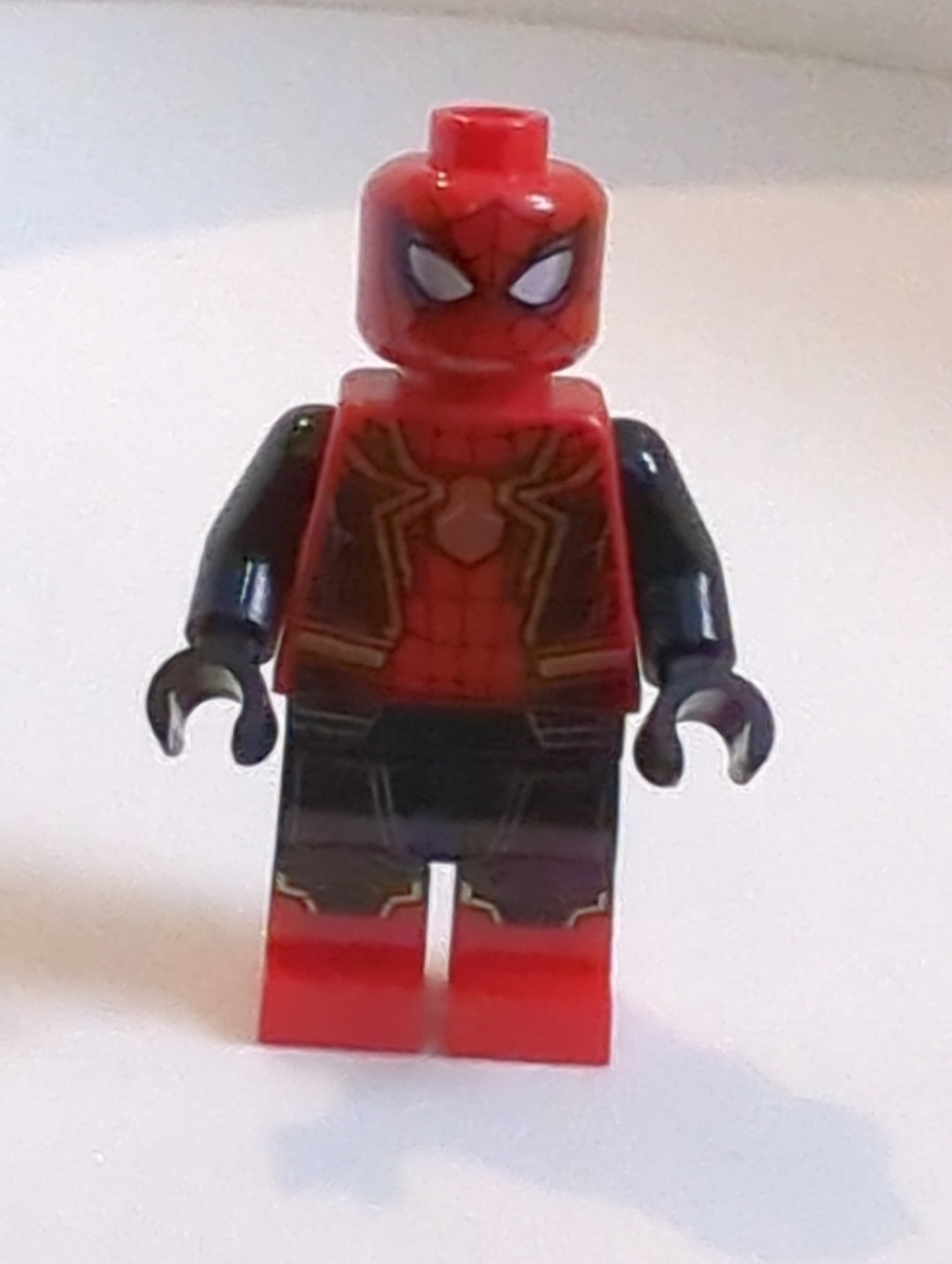 NEU Super Heroes Minifigue Spider-Man - schwarz roter Anzug, große goldene Spinne sh0778