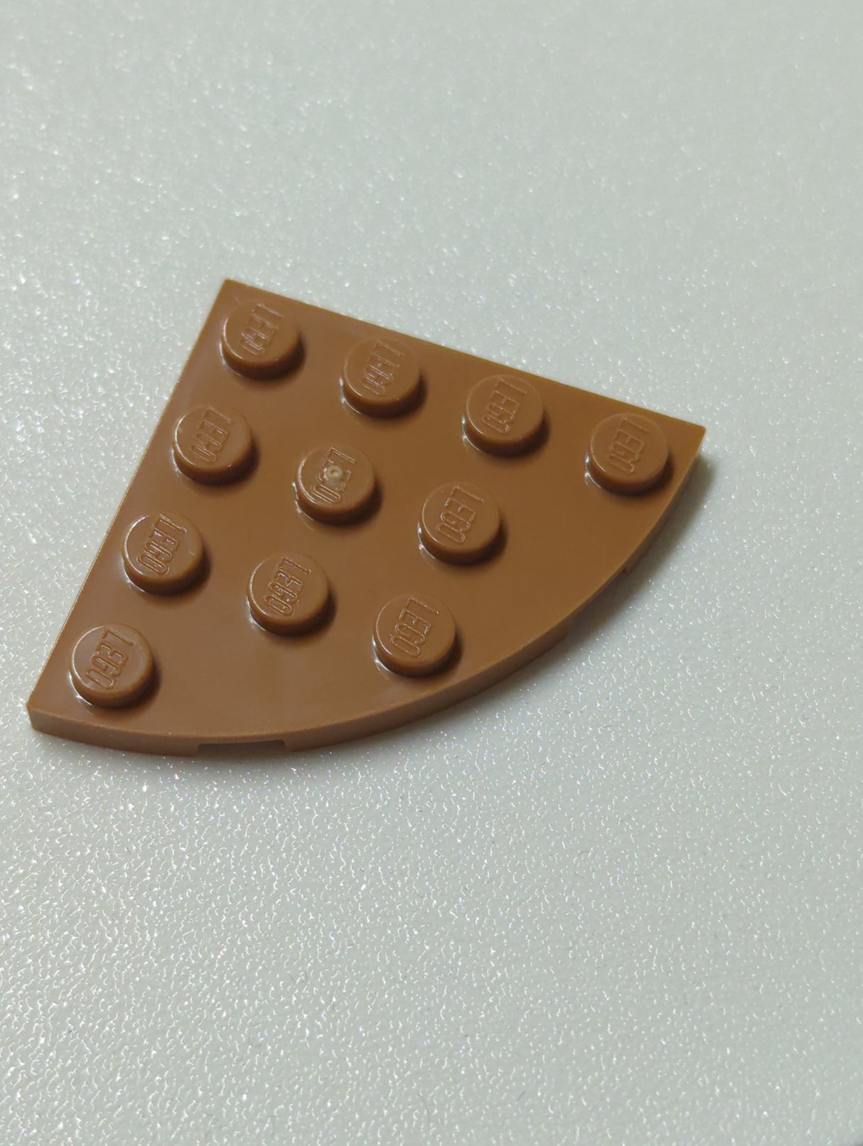 NEU Platte, abgerundete Ecke 4 x 4 nougat (medium)