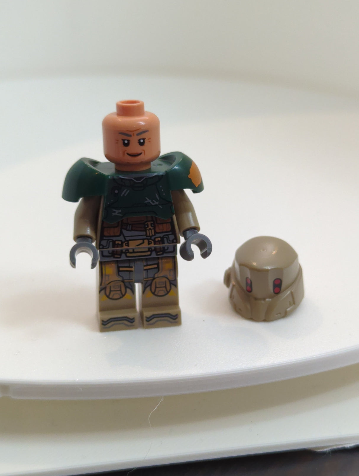 NEU Minifigur Darby Steel dis067