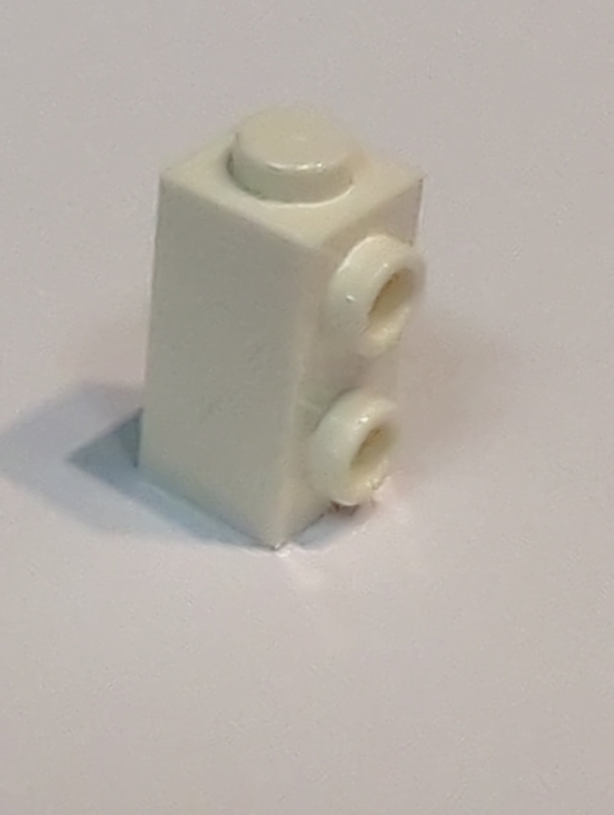 NEU Stein, modifiziert 1 x 1 x 1 2/3 mit Noppen an der Seite weiss