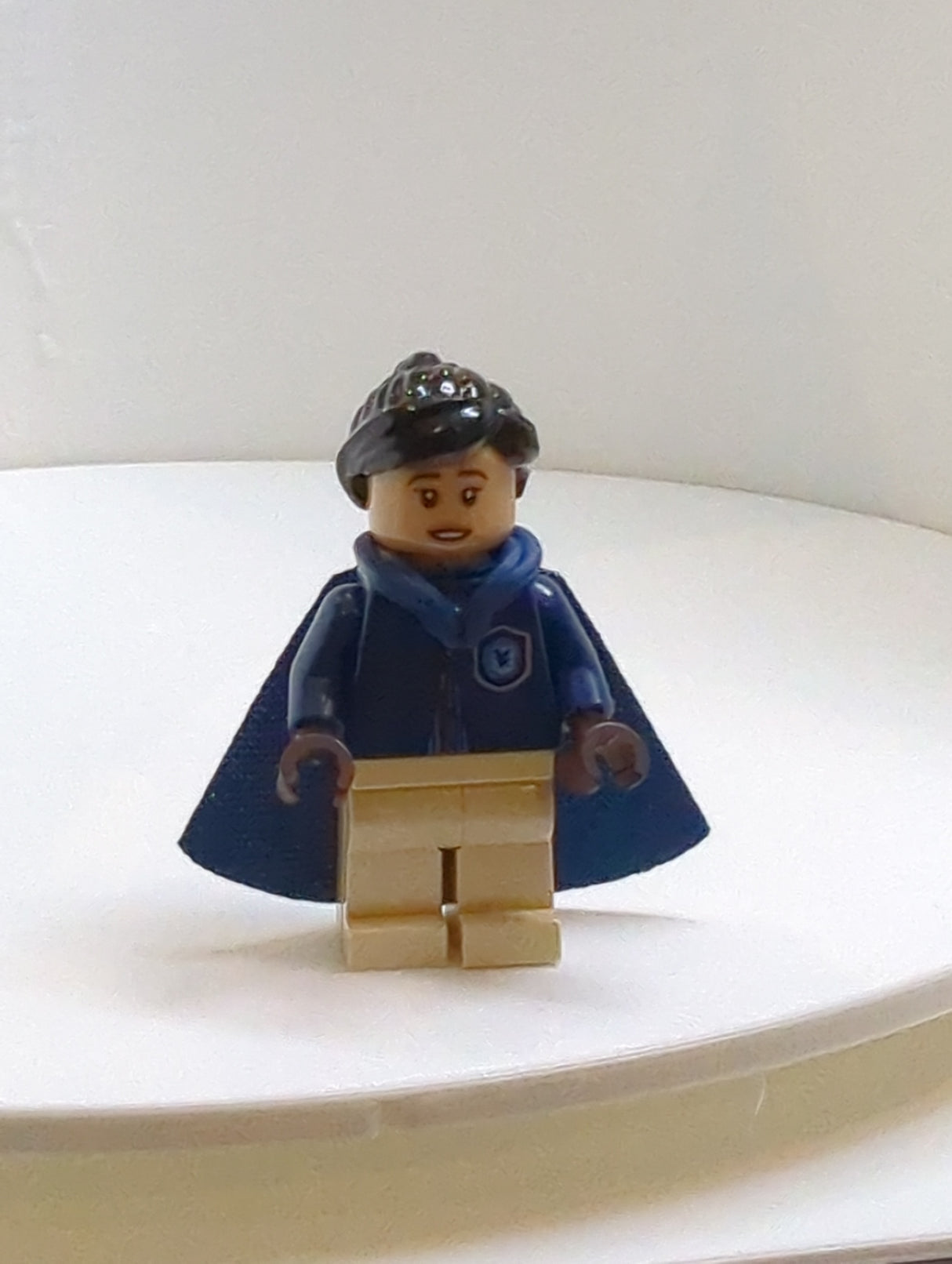 NEU Harry Potter Minifigur Cho Chang - dunkelblaue Quidditch Uniform mit Mütze und Cape hp428