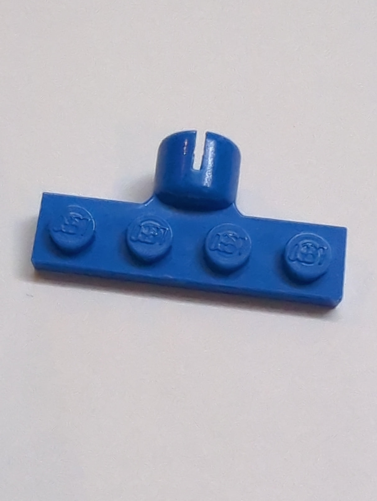 1x4 modifizierte Platte mit Buchse 4 Slots 8mm blau
