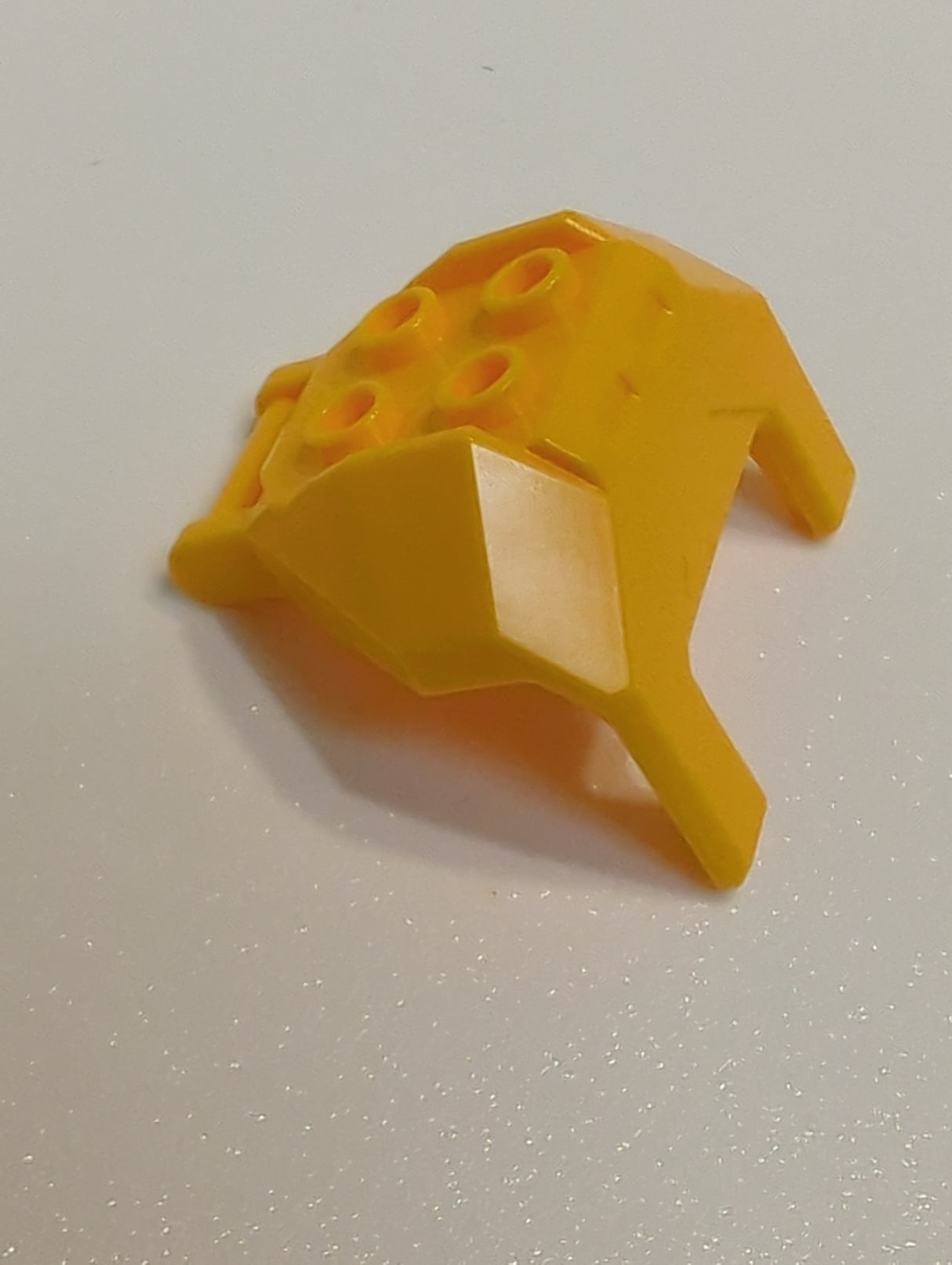 NEU Große Figurenrüstung, Truhe mit 4 Noppen und Stangengriff hellorange